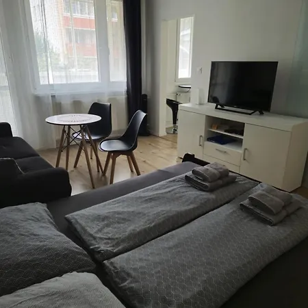 Klimka With Balcony, Free Wifi And Free Parking * Pozsony
