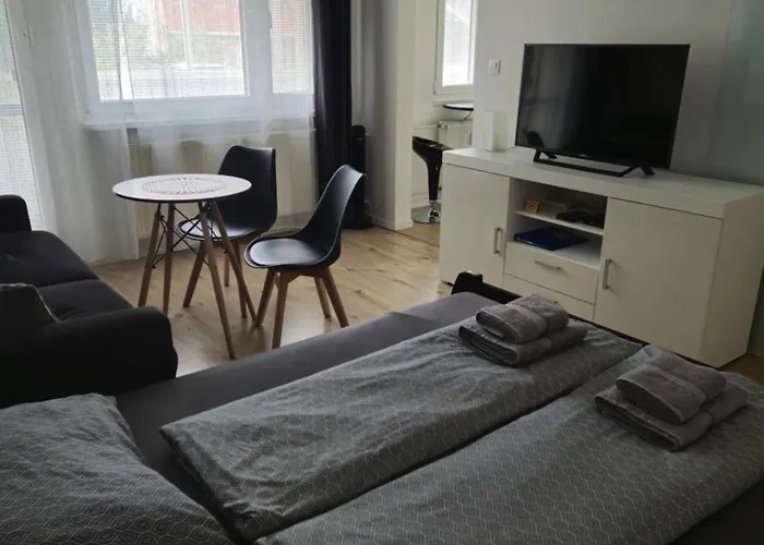 Klimka With Balcony, Free Wifi And Free Parking * Bratislava