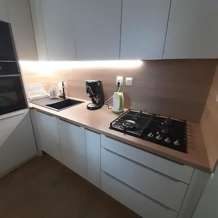 Klimka With Balcony, Free Wifi And Free Parking Apartamento